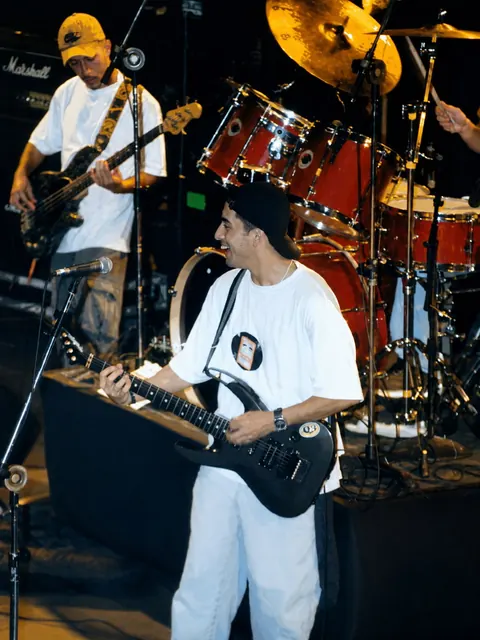 Coitado do Próximo at Olympia, São Paulo, 25 Jun. 2000 — photo 4.