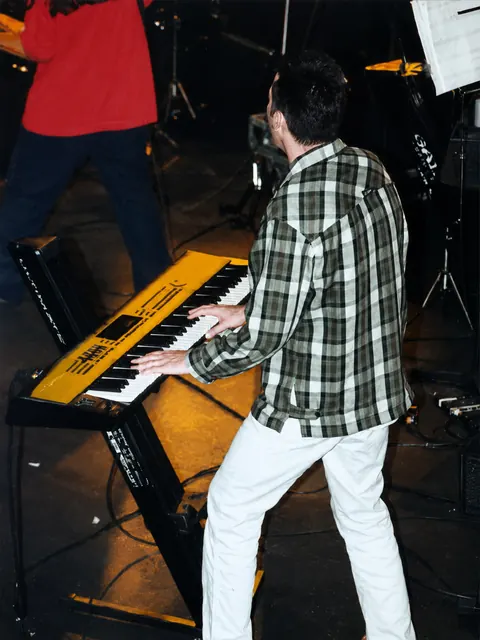 Coitado do Próximo at Olympia, São Paulo, 25 Jun. 2000 — photo 6.