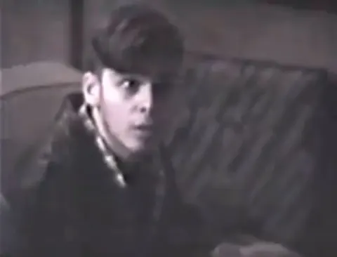 Estúdio Anonimato · 1994 — original video frame capture 1, preserved in low quality.