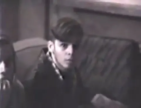 Estúdio Anonimato · 1994 — original video frame capture 2, preserved in low quality.