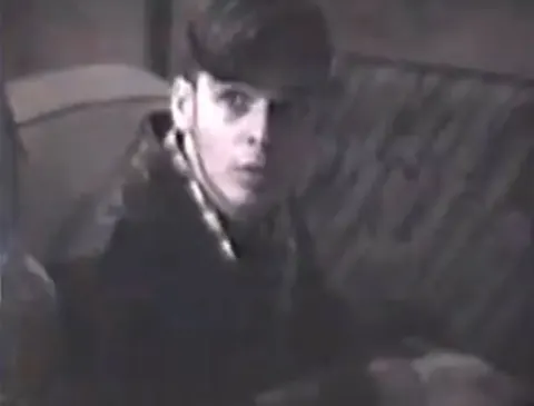 Estúdio Anonimato · 1994 — original video frame capture 3, preserved in low quality.