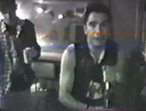 Estúdio Anonimato · 1994 — original video frame capture 11, preserved in low quality.