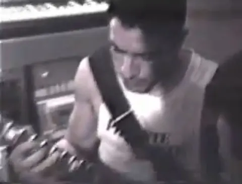 Estúdio Anonimato · 1994 — original video frame capture 13, preserved in low quality.