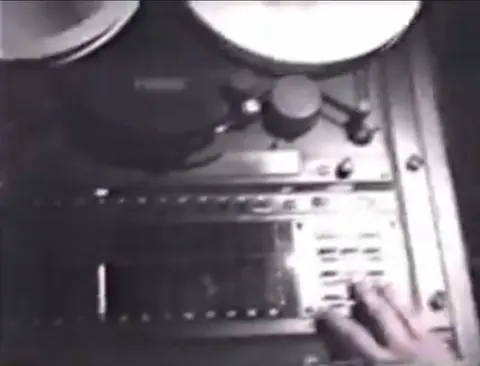 Estúdio Anonimato · 1994 — original video frame capture 16, preserved in low quality.