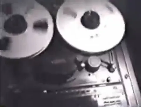 Estúdio Anonimato · 1994 — original video frame capture 17, preserved in low quality.