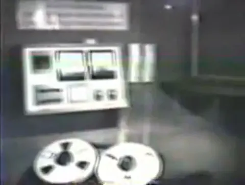 Estúdio Anonimato · 1994 — original video frame capture 18, preserved in low quality.