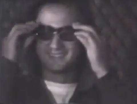Estúdio Anonimato · 1994 — original video frame capture 22, preserved in low quality.