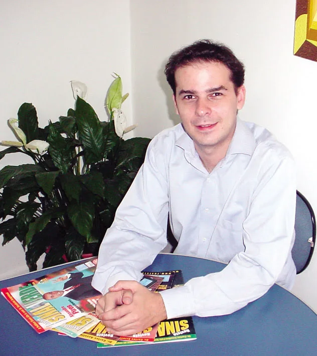 Marcelo Nicchio during the Prateleira Cultural column period at Revista Sinal Verde.